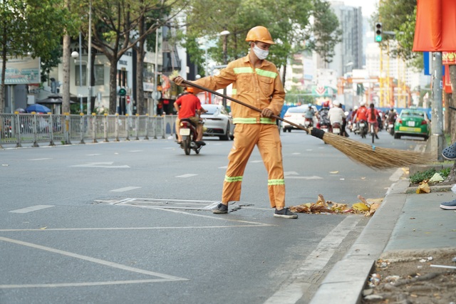 TPHCM: Buồn vui tâm sự công nhân vệ sinh trong Ngày Quốc tế Lao động 1/5 - 1 TPHCM: Buồn vui tâm sự công nhân vệ sinh trong Ngày Quốc tế Lao động 1/5 - 1