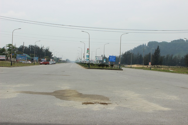 Ha Tinh Beach is deserted on vacation - 2