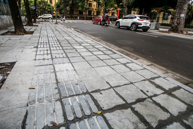 A series of sidewalks in the Hoan Kiem district are paved with natural stone - 3