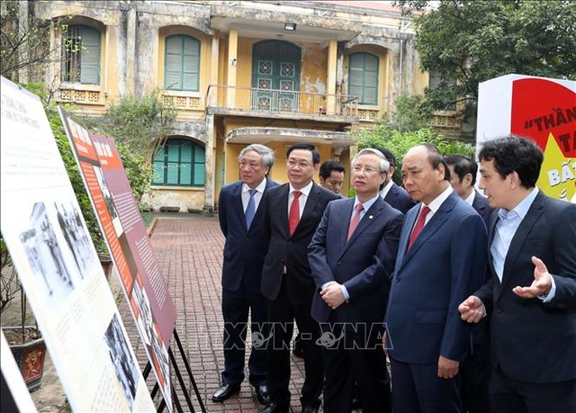 Thủ tướng vào Lăng viếng Bác nhân 45 năm Ngày thống nhất đất nước - Ảnh minh hoạ 5