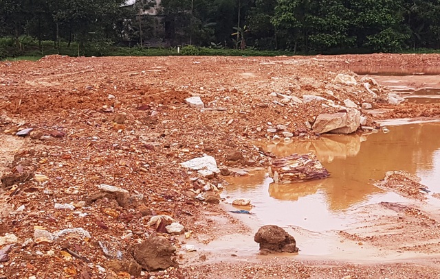 Huế: Dân bức xúc vì khu tái định cư đường cao tốc san nền lẫn đá, rễ cây - 12 Huế: Dân bức xúc vì khu tái định cư đường cao tốc san nền lẫn đá, rễ cây - 12