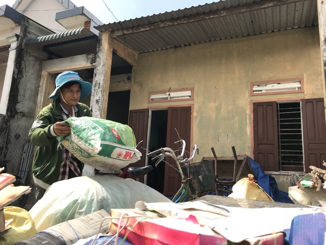Cuộc sống vô cùng bất ngờ của anh ve chai trả lại hơn 230 triệu đồng - 4 Cuộc sống vô cùng bất ngờ của anh ve chai trả lại hơn 230 triệu đồng - 4