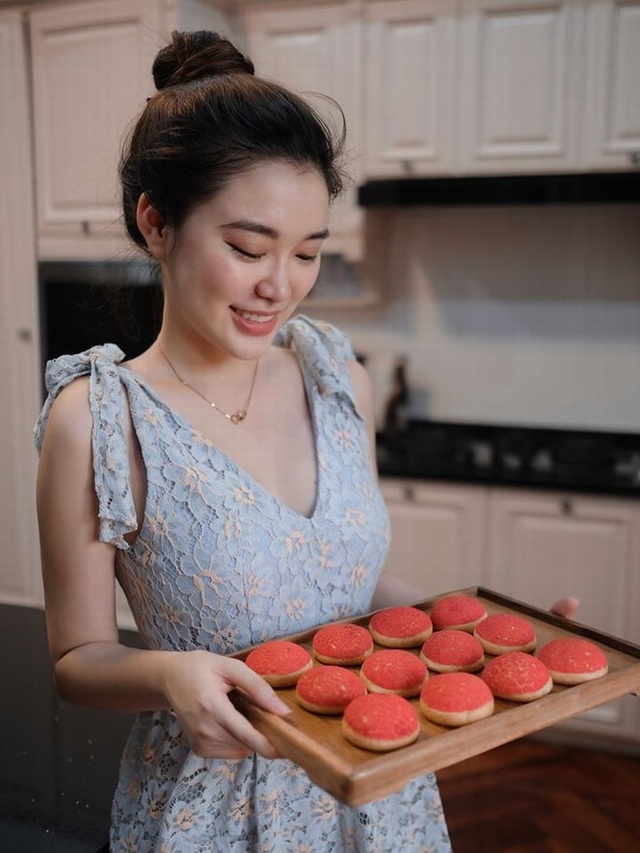 Hot girl Lào gây sốt mạng xã hội Việt, từng học ĐH Ngoại thương - 1 Hot girl Lào gây sốt mạng xã hội Việt, từng học ĐH Ngoại thương - 1