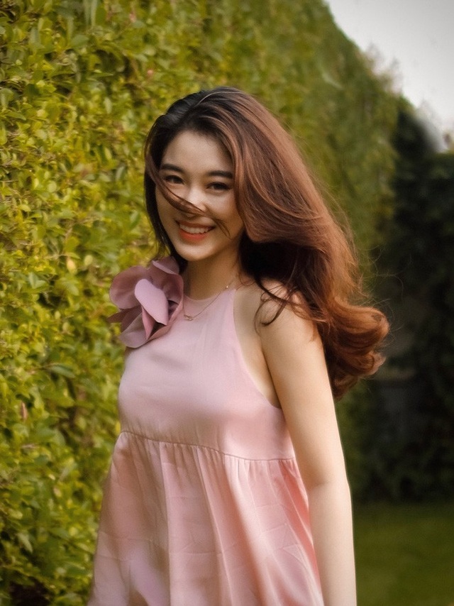Hot girl Lào gây sốt mạng xã hội Việt, từng học ĐH Ngoại thương - 4 Hot girl Lào gây sốt mạng xã hội Việt, từng học ĐH Ngoại thương - 4