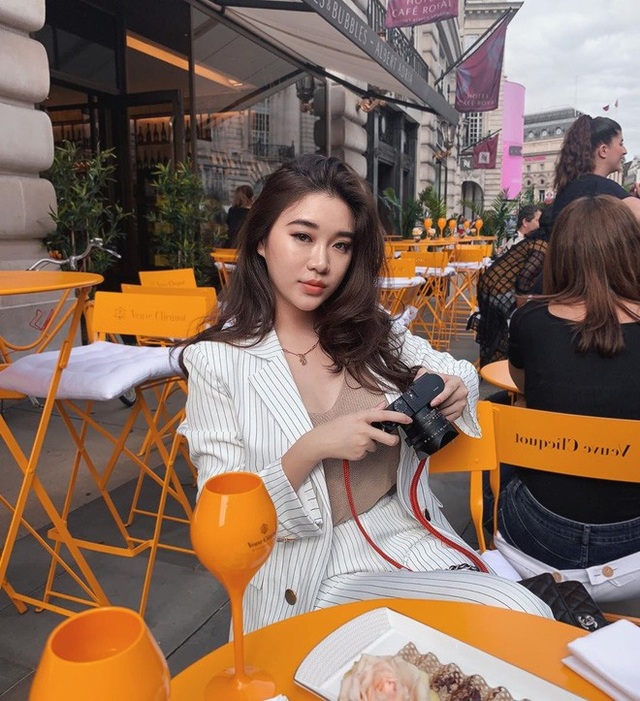 Hot girl Lào gây sốt mạng xã hội Việt, từng học ĐH Ngoại thương - 9 Hot girl Lào gây sốt mạng xã hội Việt, từng học ĐH Ngoại thương - 9