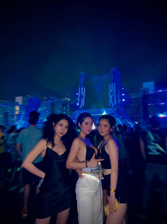 Tiên Nguyễn cùng dàn mỹ nhân Việt khoe dáng gợi cảm trong kỳ nghỉ - 11 Tiên Nguyễn cùng dàn mỹ nhân Việt khoe dáng gợi cảm trong kỳ nghỉ - 11