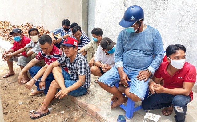 Một ngày triệt xoá 2 sòng bạc quy mô lớn, bắt giữ hàng chục đối tượng - 1 Một ngày triệt xoá 2 sòng bạc quy mô lớn, bắt giữ hàng chục đối tượng - 1