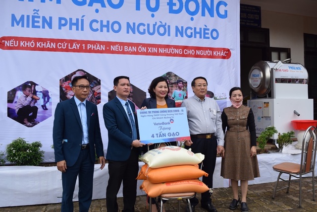 VietinBank triển khai “Ngân hàng gạo nghĩa tình” hỗ trợ người dân bị ảnh hưởng dịch Covid-19 - 1 VietinBank triển khai “Ngân hàng gạo nghĩa tình” hỗ trợ người dân bị ảnh hưởng dịch Covid-19 - 1