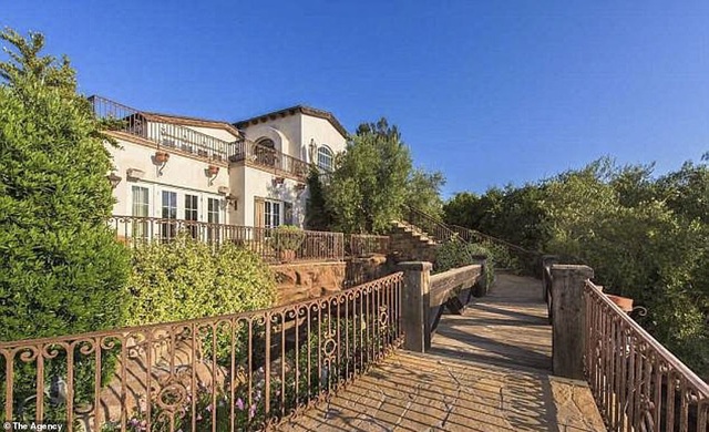 Eva Longoria bán nhà chịu lỗ hàng triệu USD - 4 Eva Longoria bán nhà chịu lỗ hàng triệu USD - 4