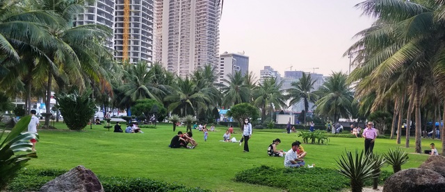 Da Nang Beach is no longer crowded on vacation - 6