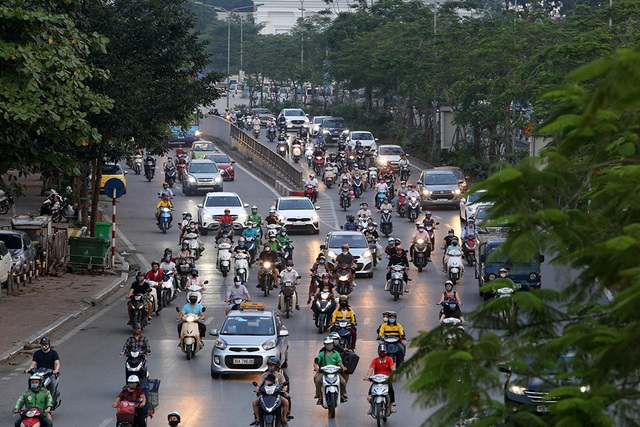 Đường phố Hà Nội đông đúc trở lại sau nghỉ lễ - 11 Đường phố Hà Nội đông đúc trở lại sau nghỉ lễ - 11