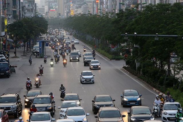 Đường phố Hà Nội đông đúc trở lại sau nghỉ lễ - 12 Đường phố Hà Nội đông đúc trở lại sau nghỉ lễ - 12