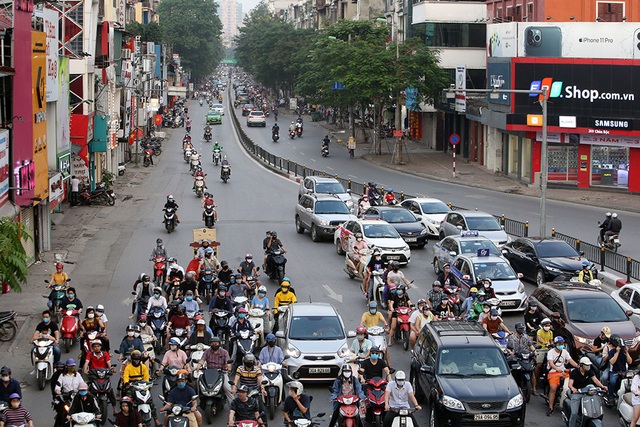 Đường phố Hà Nội đông đúc trở lại sau nghỉ lễ - 8 Đường phố Hà Nội đông đúc trở lại sau nghỉ lễ - 8