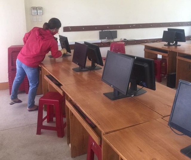 Thầy, cô dọn trường lớp, vào tận bản dạy kỹ năng phòng dịch cho học sinh - 8 Thầy, cô dọn trường lớp, vào tận bản dạy kỹ năng phòng dịch cho học sinh - 8