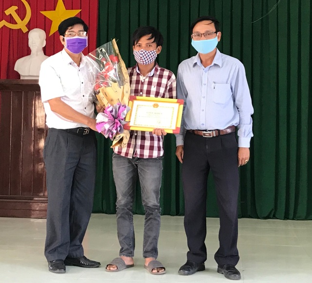 Cuộc sống vô cùng bất ngờ của anh ve chai trả lại hơn 230 triệu đồng - 5 Cuộc sống vô cùng bất ngờ của anh ve chai trả lại hơn 230 triệu đồng - 5