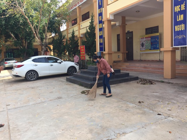 Thầy, cô dọn trường lớp, vào tận bản dạy kỹ năng phòng dịch cho học sinh - 6 Thầy, cô dọn trường lớp, vào tận bản dạy kỹ năng phòng dịch cho học sinh - 6