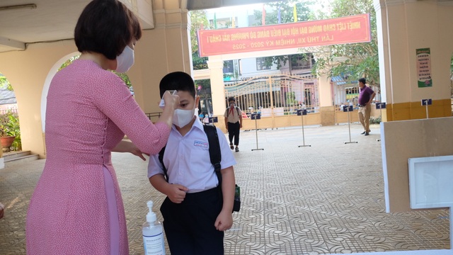 Đà Nẵng: Trang bị cả máy rửa tay sát khuẩn tự động cho giáo viên, học sinh - 2 Đà Nẵng: Trang bị cả máy rửa tay sát khuẩn tự động cho giáo viên, học sinh - 2