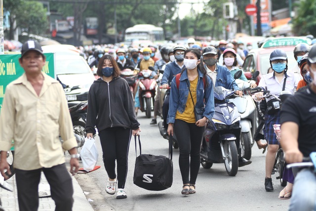 Cửa ngõ Sài Gòn kẹt cứng sau kỳ nghỉ lễ - 5 Cửa ngõ Sài Gòn kẹt cứng sau kỳ nghỉ lễ - 5