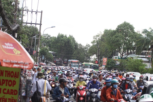 Cửa ngõ Sài Gòn kẹt cứng sau kỳ nghỉ lễ - 7 Cửa ngõ Sài Gòn kẹt cứng sau kỳ nghỉ lễ - 7
