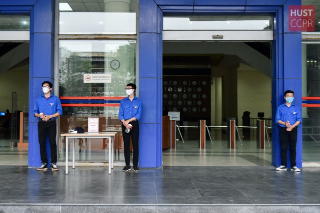 ĐH Bách khoa HN vạch sơ đồ chỗ ngồi cho SV, giãn cách 1,5m khi tiếp xúc - 1 ĐH Bách khoa HN vạch sơ đồ chỗ ngồi cho SV, giãn cách 1,5m khi tiếp xúc - 1