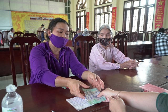 Hà Nội: Người nghèo ở Ứng Hoà mừng nhận tiền từ gói hỗ trợ 62.000 tỷ đồng - 2 Hà Nội: Người nghèo ở Ứng Hoà mừng nhận tiền từ gói hỗ trợ 62.000 tỷ đồng - 2