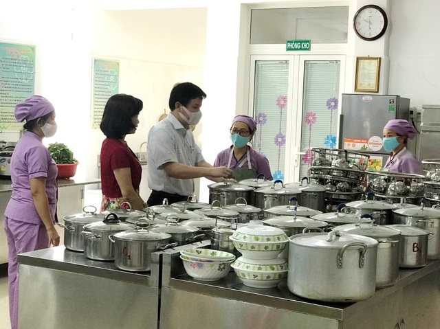Đà Nẵng: Trang bị cả máy rửa tay sát khuẩn tự động cho giáo viên, học sinh - 10 Đà Nẵng: Trang bị cả máy rửa tay sát khuẩn tự động cho giáo viên, học sinh - 10