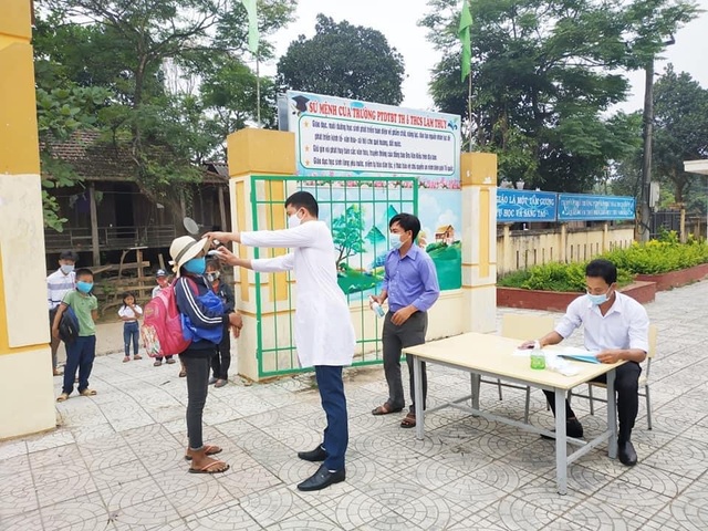Hàng triệu học sinh đi học trở lại, nhà trường tích cực phòng ngừa dịch - 1 Hàng triệu học sinh đi học trở lại, nhà trường tích cực phòng ngừa dịch - 1