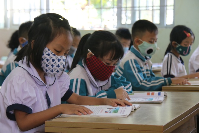 Học sinh trở lại lớp, nhiều trường lo lắng vì trò quên kiến thức - 2 Học sinh trở lại lớp, nhiều trường lo lắng vì trò quên kiến thức - 2