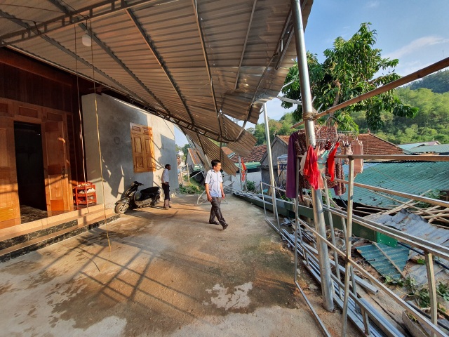 Near a tornado that devastates the village of Nghe Nghe - 3