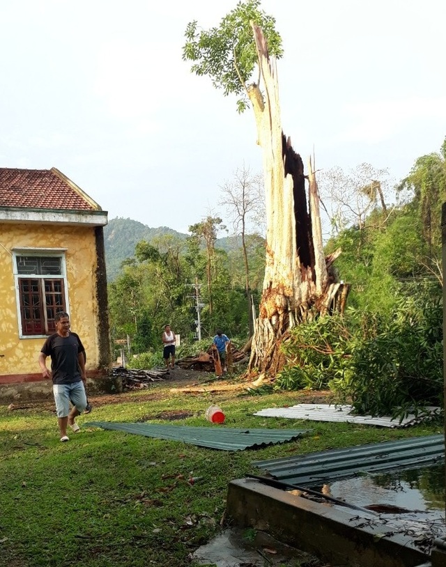 Near a tornado that devastates the village of Nghe Nghe - 9 Near a tornado that devastates the village of Nghe Nghe - 9