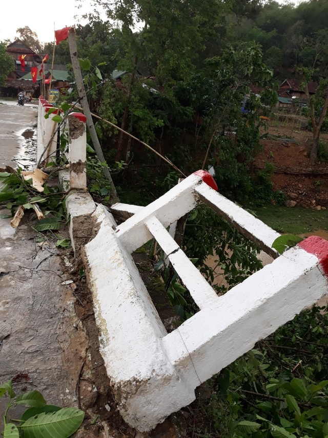 Near a tornado rampaging through the village Nghe Nghe - 16 Near a tornado rampaging through the village Nghe Nghe - 16