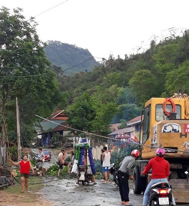 Near a tornado that devastates the village of Nghe Nghe - 1 Near a tornado that devastates the village of Nghe Nghe - 1