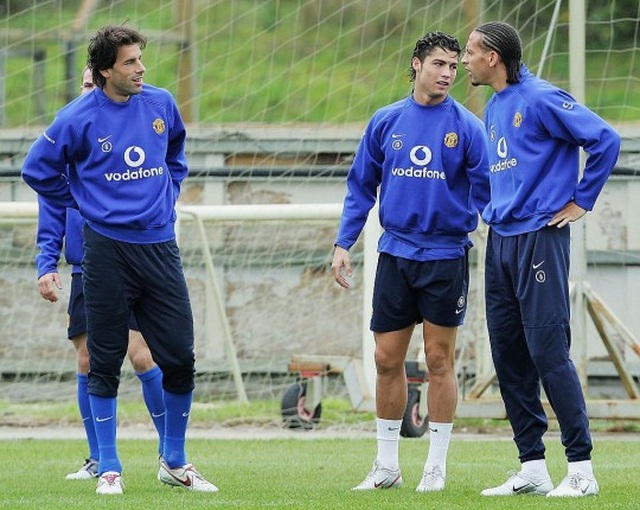 C.Ronaldo từng choảng nhau với Van Nistelrooy, HLV Ferguson phải hủy tập - 1 C.Ronaldo từng choảng nhau với Van Nistelrooy, HLV Ferguson phải hủy tập - 1