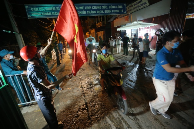 Time to remove fence in isolated area of ​​Ha Loi - 12