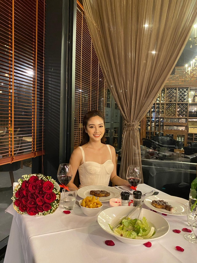 Ngắm 9X chân dài, gợi cảm gia nhập câu lạc bộ bạn gái cầu thủ - 8 Ngắm 9X chân dài, gợi cảm gia nhập câu lạc bộ bạn gái cầu thủ - 8