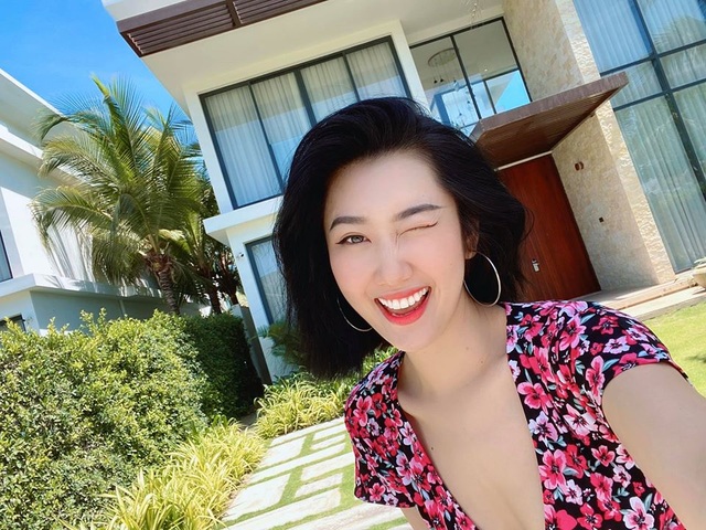 Diễn viên Thuý Ngân khoe dáng quyến rũ với bikini bên bãi biển - 11 Diễn viên Thuý Ngân khoe dáng quyến rũ với bikini bên bãi biển - 11