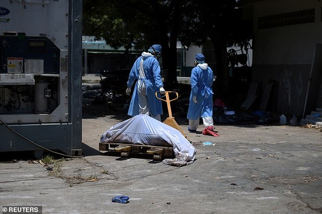 Hơn 1.600 người chết vì Covid-19, thi thể nằm ngay trên đường phố Ecuador - 9