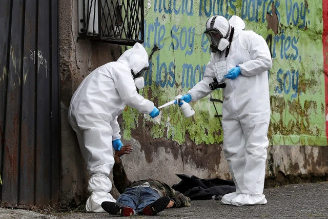 Hơn 1.600 người chết vì Covid-19, thi thể nằm ngay trên đường phố Ecuador - 3