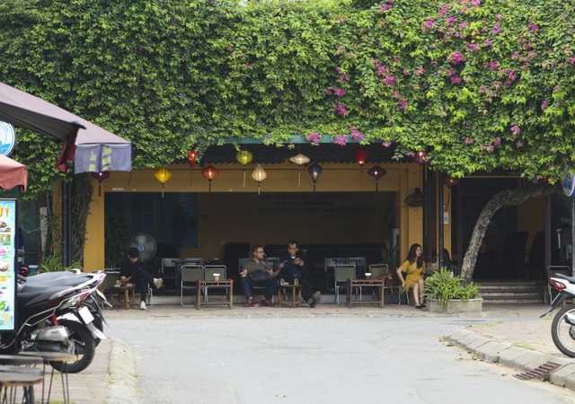 Hàng loạt cửa hàng kinh doanh không thiết yếu vẫn mở cửa trước 9h sáng - 5 Hàng loạt cửa hàng kinh doanh không thiết yếu vẫn mở cửa trước 9h sáng - 5