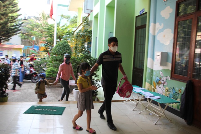 Đắk Lắk: Học sinh vắng nhiều sau đợt nghỉ dài phòng, chống dịch Covid-19 - 2 Đắk Lắk: Học sinh vắng nhiều sau đợt nghỉ dài phòng, chống dịch Covid-19 - 2