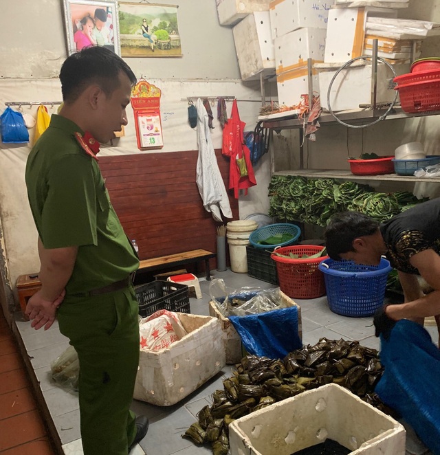 Phát hiện cơ sở sản xuất bánh gói sử dụng hàn the - 1 Phát hiện cơ sở sản xuất bánh gói sử dụng hàn the - 1