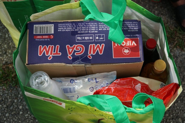 TPHCM: Hơn 400 triệu đồng hỗ trợ người dân gặp khó khăn vì dịch Covid-19 - 3 TPHCM: Hơn 400 triệu đồng hỗ trợ người dân gặp khó khăn vì dịch Covid-19 - 3