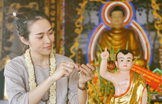 Diệp Bảo Ngọc để mặt mộc đi lễ chùa trong ngày Phật Đản - 3 Diệp Bảo Ngọc để mặt mộc đi lễ chùa trong ngày Phật Đản - 3