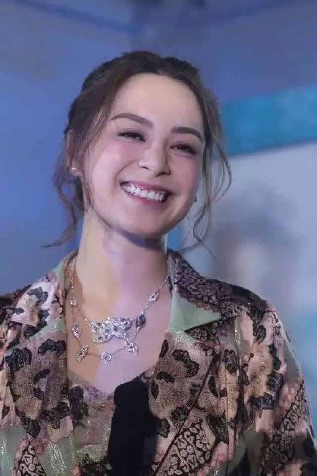 Chung Hân Đồng bất ngờ thông báo ly dị sau 14 tháng kết hôn - 3 Chung Hân Đồng bất ngờ thông báo ly dị sau 14 tháng kết hôn - 3
