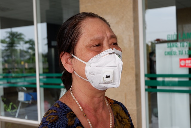 Bệnh nhân Covid-19 từng thở máy bật khóc trong ngày được công bố khỏi bệnh - 2 Bệnh nhân Covid-19 từng thở máy bật khóc trong ngày được công bố khỏi bệnh - 2