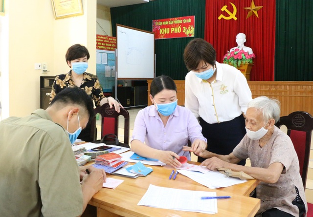 Quảng Ninh: Hơn 11.000 người gặp khó do dịch Covid-19 bắt đầu nhận hỗ trợ - 2 Quảng Ninh: Hơn 11.000 người gặp khó do dịch Covid-19 bắt đầu nhận hỗ trợ - 2