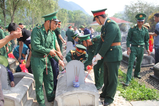 Truy điệu, an táng 20 hài cốt liệt sĩ Việt Nam hy sinh tại Lào - 2 Truy điệu, an táng 20 hài cốt liệt sĩ Việt Nam hy sinh tại Lào - 2