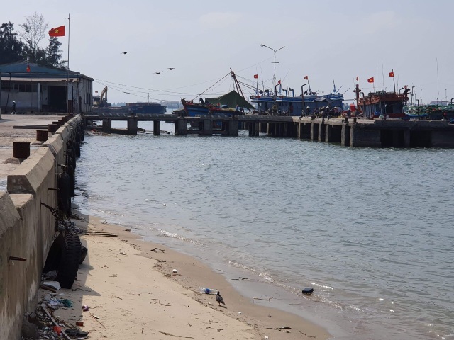 Quảng Bình: Ngư dân kêu trời vì cảng cá xuống cấp nghiêm trọng! - 1 Quảng Bình: Ngư dân kêu trời vì cảng cá xuống cấp nghiêm trọng! - 1