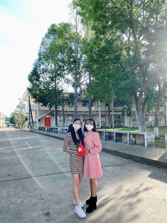 Bà xã Đăng Khôi làm điều đặc biệt dành tặng các “người hùng” ở khu cách ly - 6 Bà xã Đăng Khôi làm điều đặc biệt dành tặng các “người hùng” ở khu cách ly - 6