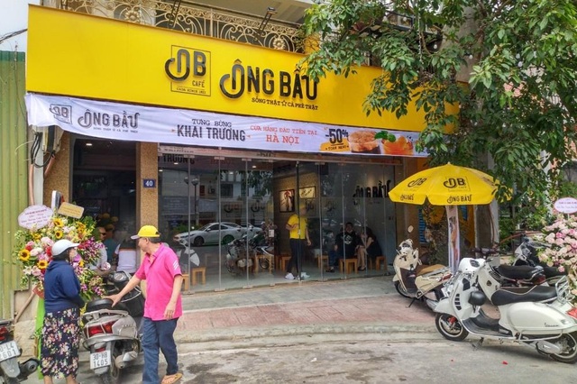 Ngay sau dịch Covid-19, chuỗi cà phê Ông Bầu khai trương cửa hàng đầu tiên tại Hà Nội - 1 Ngay sau dịch Covid-19, chuỗi cà phê Ông Bầu khai trương cửa hàng đầu tiên tại Hà Nội - 1